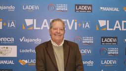 Dt Minich de Experience Kissimmee visitó el stand de Ladevi en la Vitrina Turística Anato 2026.