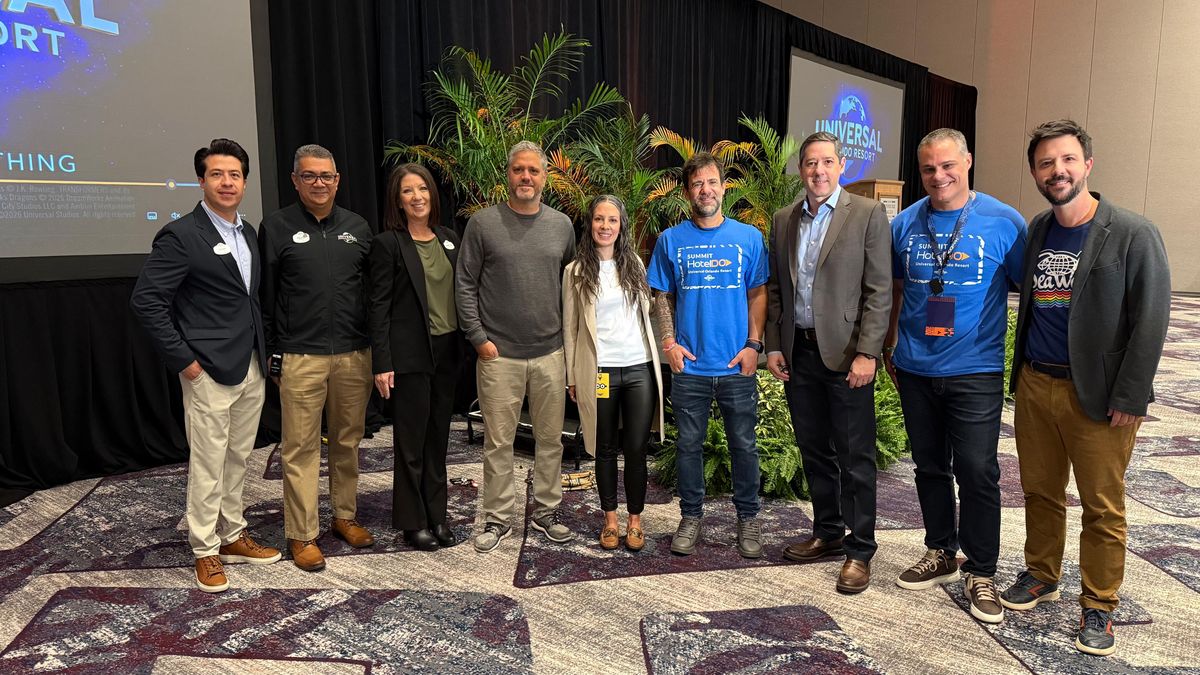 Equipos ejecutivos de HotelDO y Universal Orlando Resort.