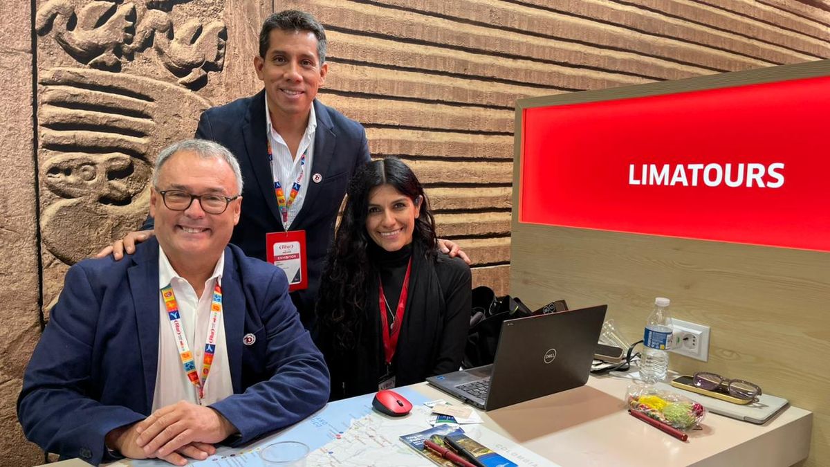 Ronald Vera, Pilar Huaman y Jos&eacute; Pedraza, equipo de Lima Tours.