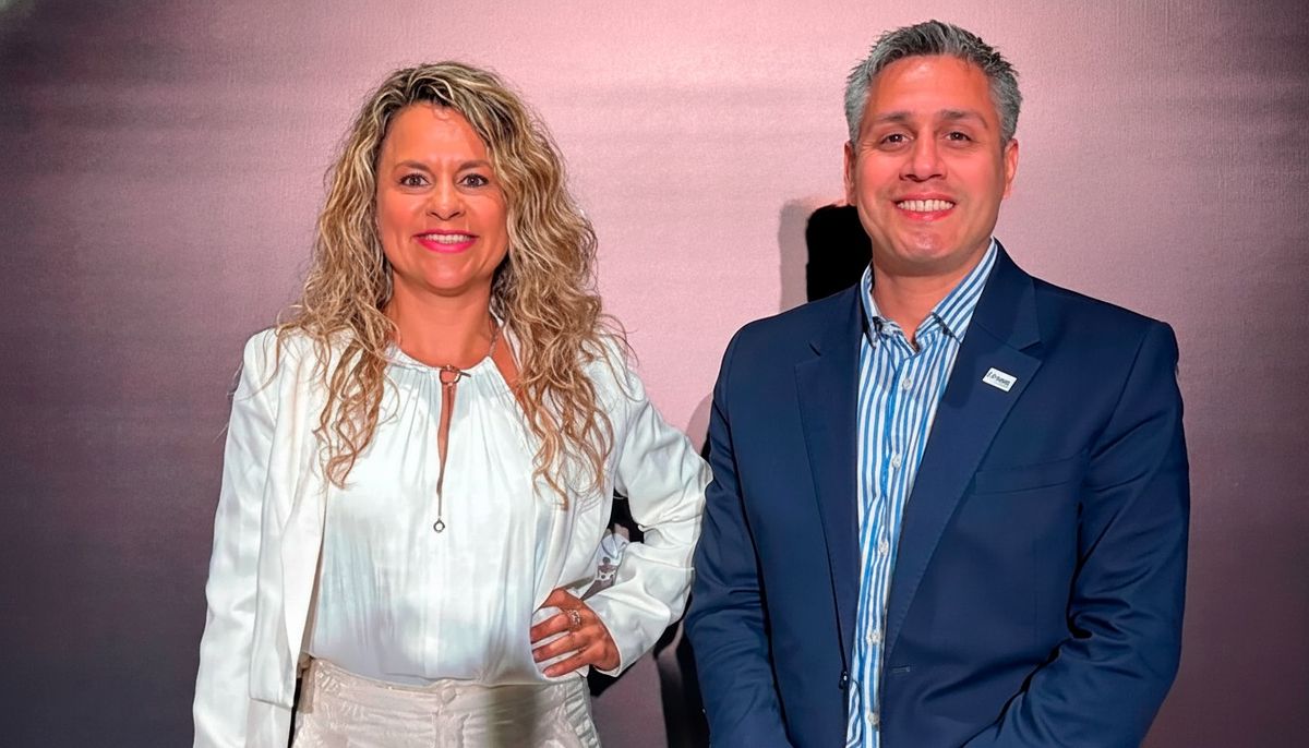 Silvana Carbonell, gerente comercial del Interior de Coris; y Leandro Cardozo, gerente comercial de AMBA de Coris.