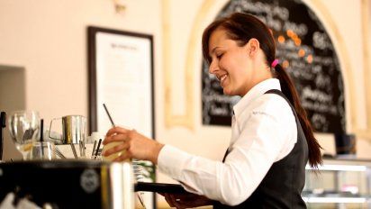 El acceso a formación profesional y las condiciones laborales se ponen en debate a partir de la falta de Recursos Humanos en&nbsp; gastronomía y hotelería.&nbsp; 
