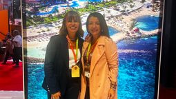 Malena Omoldi y Michelle Etchevers, de Bahia Principe, en FIT.