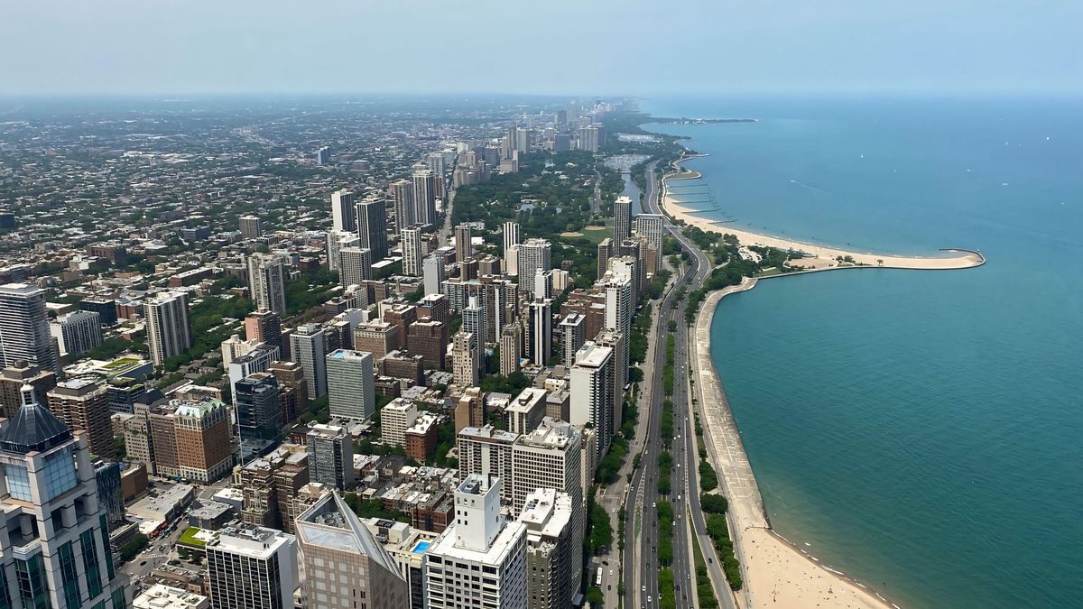 360 CHICAGO ofrece vistas panorámicas impresionantes de la ciudad desde el piso 94 del John Hancock Center.