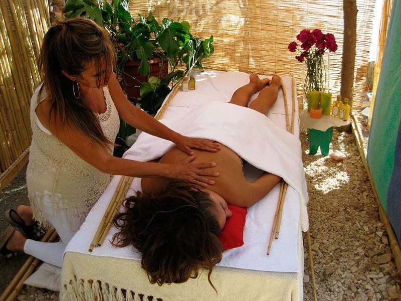 Coquimbo: turistas nacionales e internacionales llegan a Casa Guangualí para acceder a servicios especializados de relajación y masajes focalizados.