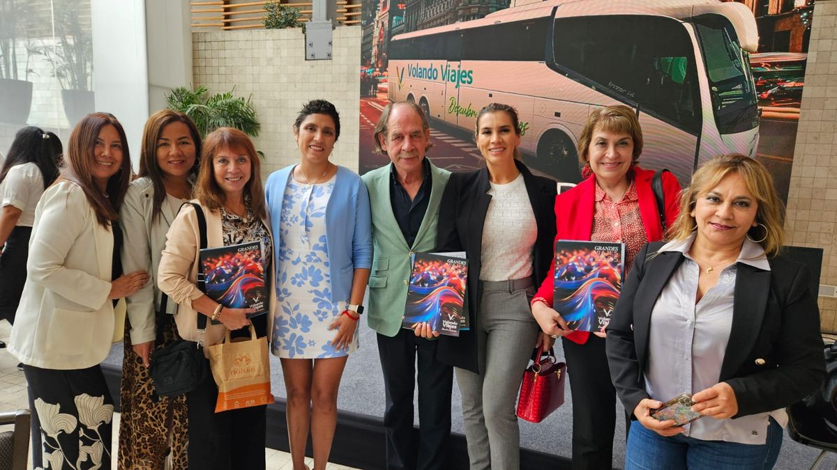 Agentes de viajes junto a Miguel de la Cruz, director general de Maseuropa e Ingrid del Busto, directora de Volando Viajes.