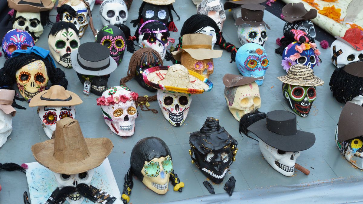 La Megaofrenda UNAM es uno de los altares más visitados en Ciudad de México esta temporada de Día de Muertos.