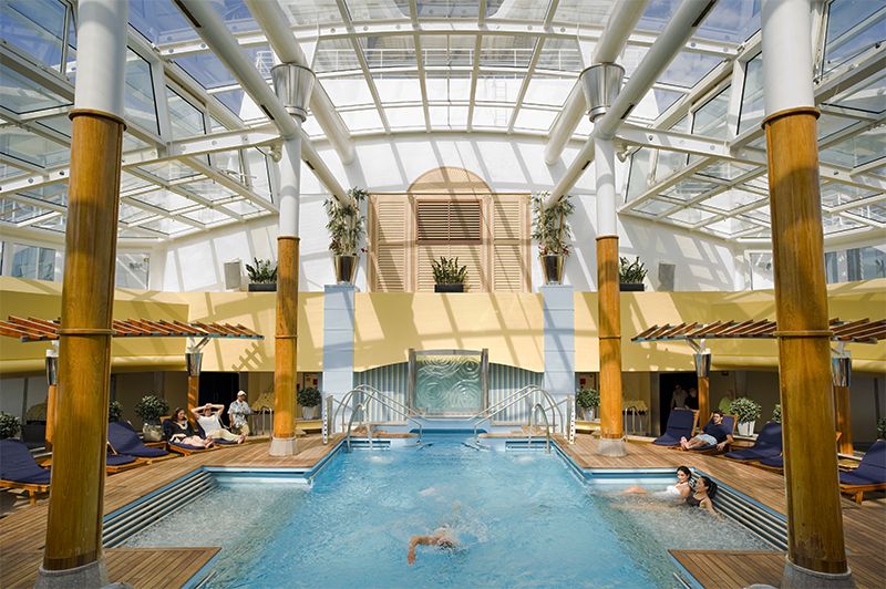 La piscina del solario, una de las favoritas en los días de alta mar.