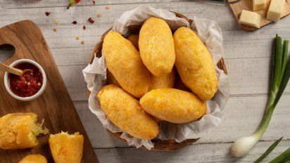 Los famosos muchines de yuca son un plato típico de Macas (Morona Santiago).