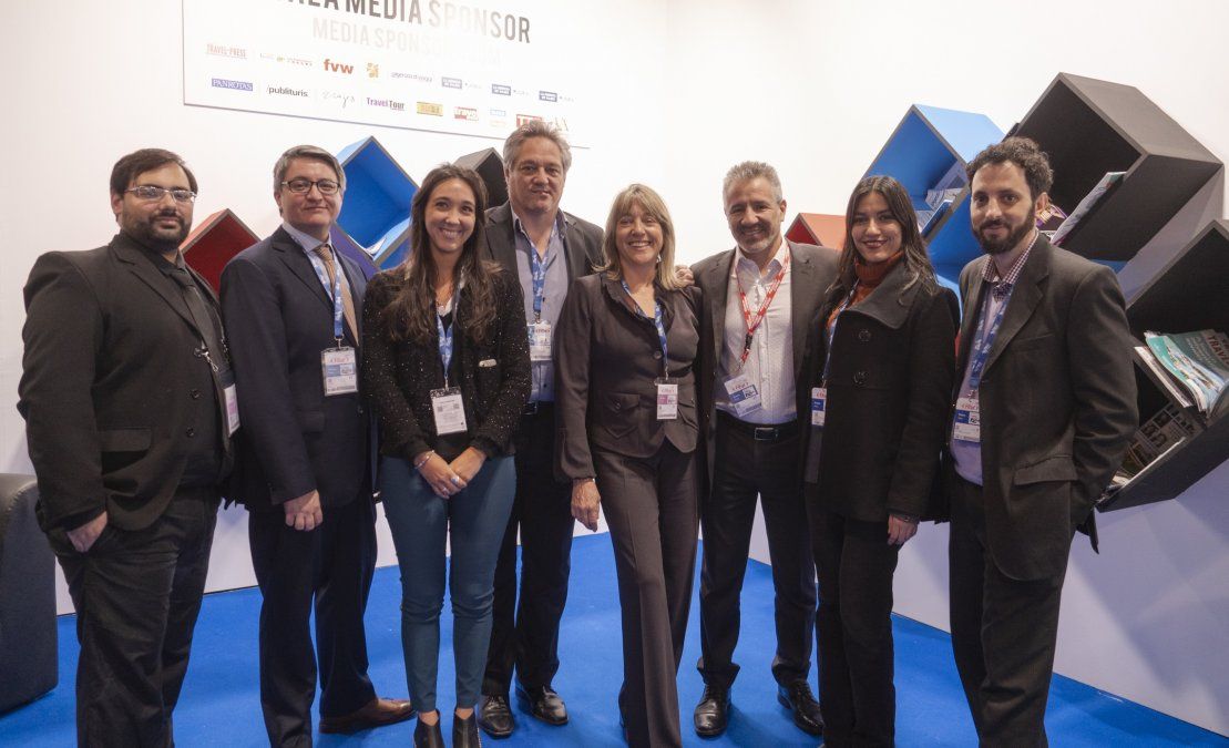 Staff de Ladevi Medios y Soluciones.