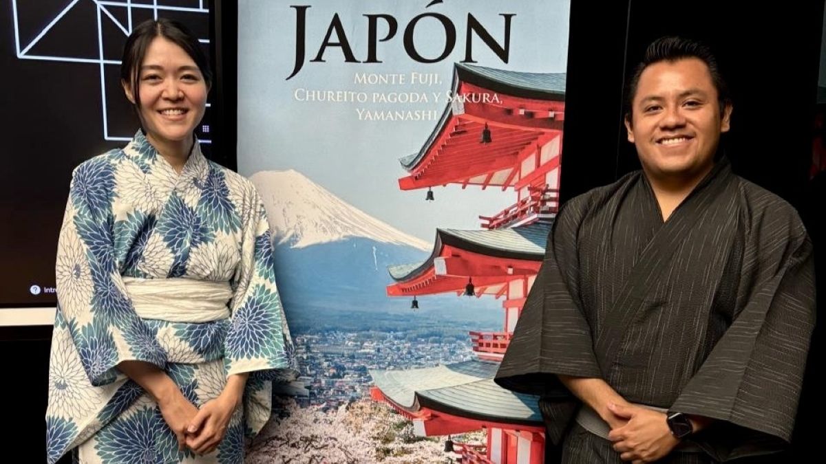 Kanako Mitsui, ejecutiva de Promoción y Proyectos Turísticos de la Oficina en México de la Oficina Nacional de Turismo de Japón (JNTO); y Francisco Nicolás, jefe de Marketing de la entidad.