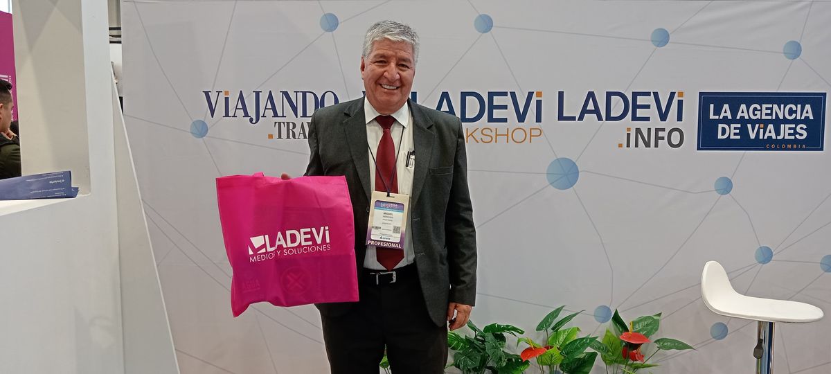 Miguel Merchan de PriceTravel en el stand de Ladevi.
