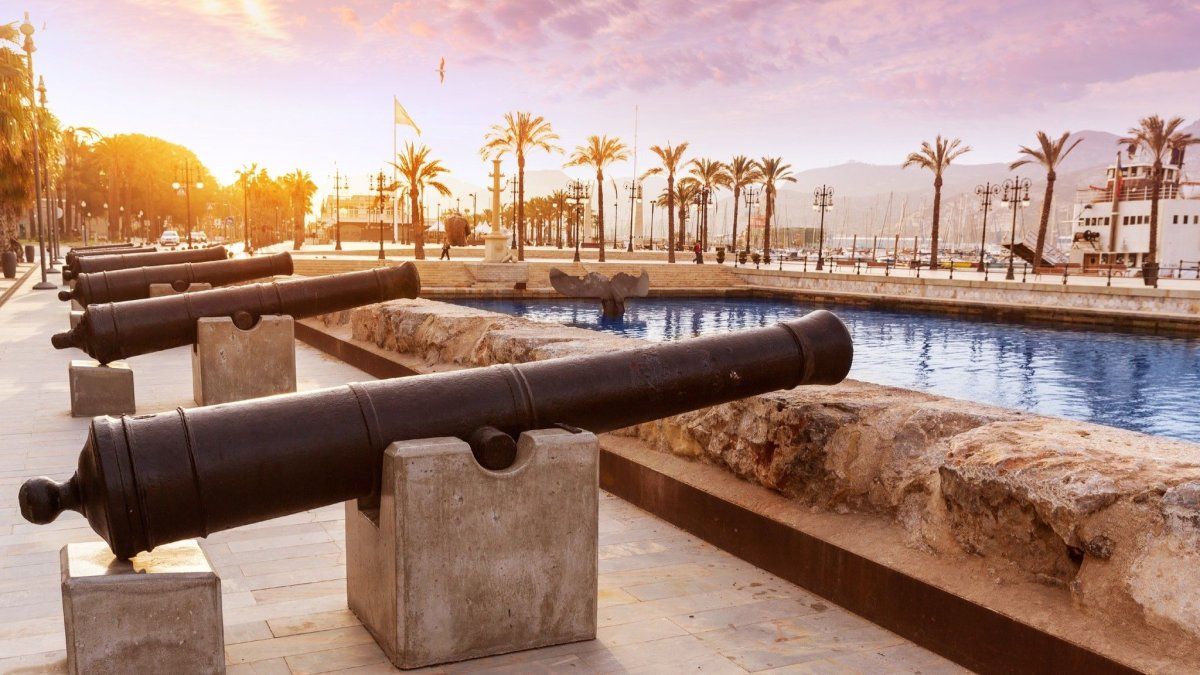 Vacaciones en Colombia: Cartagena de Indias es un distrito histórico y turístico colombiano en el Caribe, famoso por su Ciudad Amurallada.