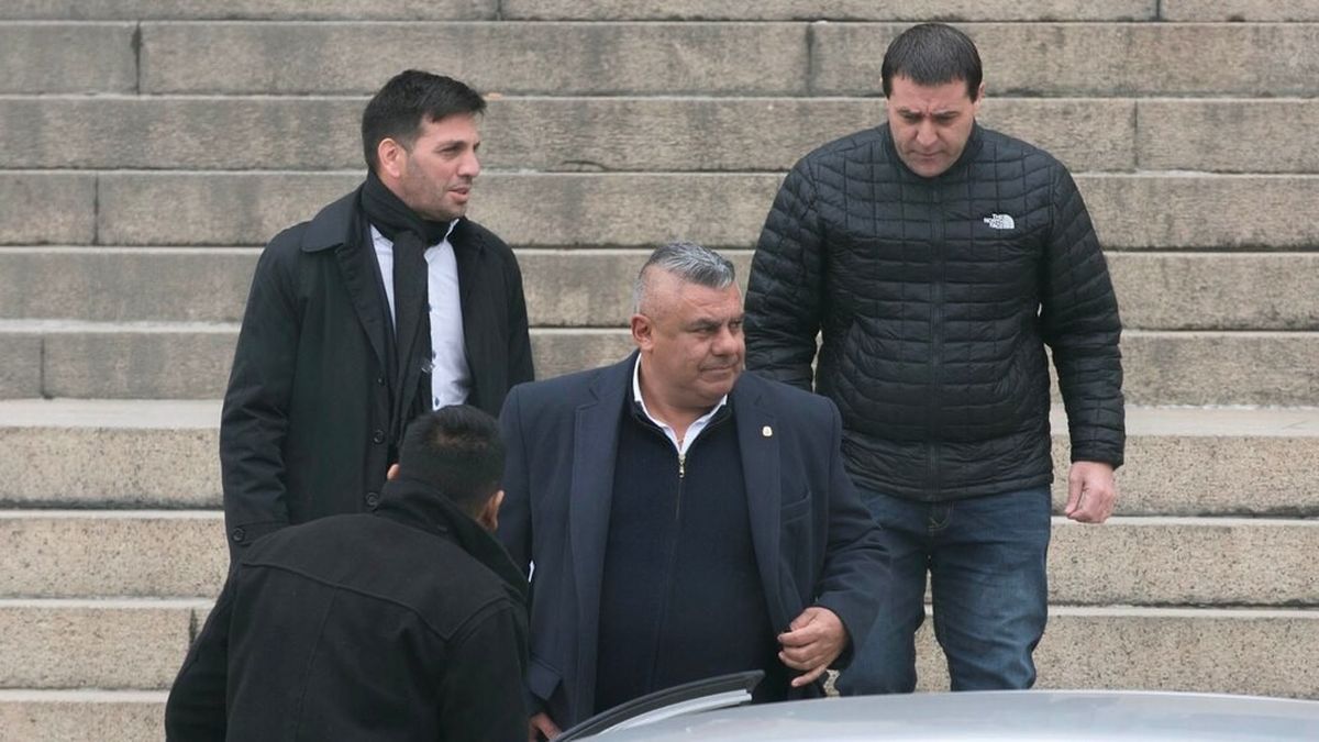 El diputado porteño Facundo del Gaiso presentó en Comodoro Py una denuncia contra Chiqui Tapia por presunta irregularidad en la venta de entradas para el Mundial. El escándalo salpica a las agencias de viajes oficiales de la AFA.