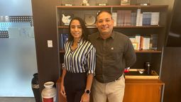 Ana Victoria Mejía, ejecutiva de Ventas de Impressive Resorts & Spas para Hispanoamérica; junto a Jonathan Dorville, gerente comercial.