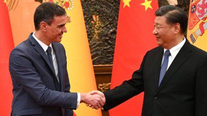 El presidente del Gobierno, Pedro Sánchez, y el presidente chino, Xi Jinping.