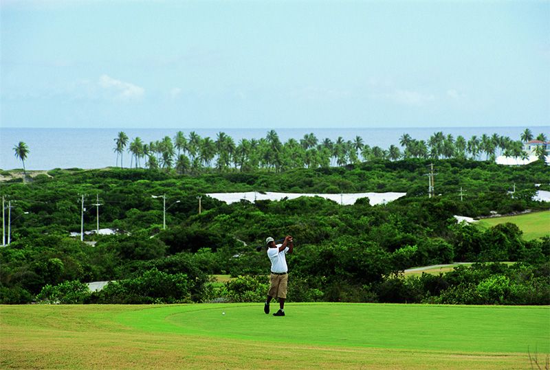 Uno de los mejores establecimientos para descansar y disfrutar del golf, en Bahía, es el Costa do Sauípe Golf & Spa.