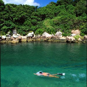 Las aguas transparentes facilitan la práctica del buceo.