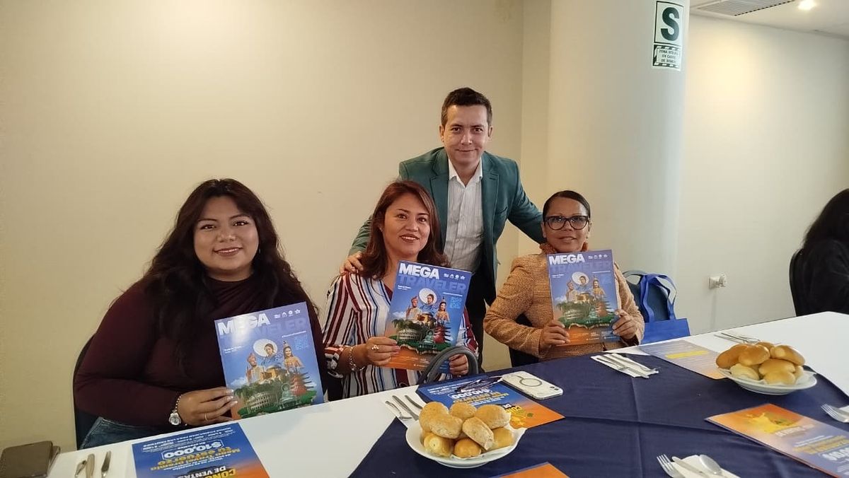 Alejandro Muñoz junto a las agencias invitadas.