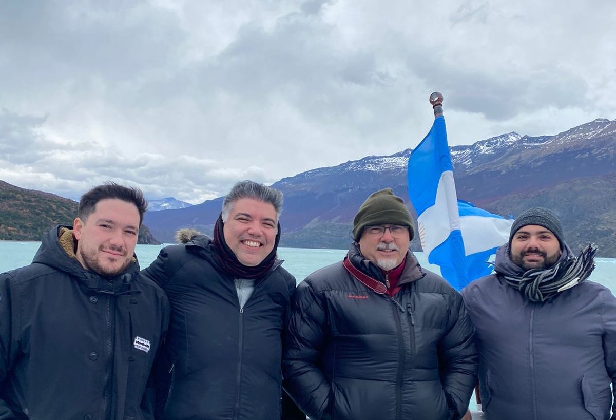 En virtud de enamorarse de la magia de los hielos del sur de la Patagonia, una expedición en barco es la opción indicada.