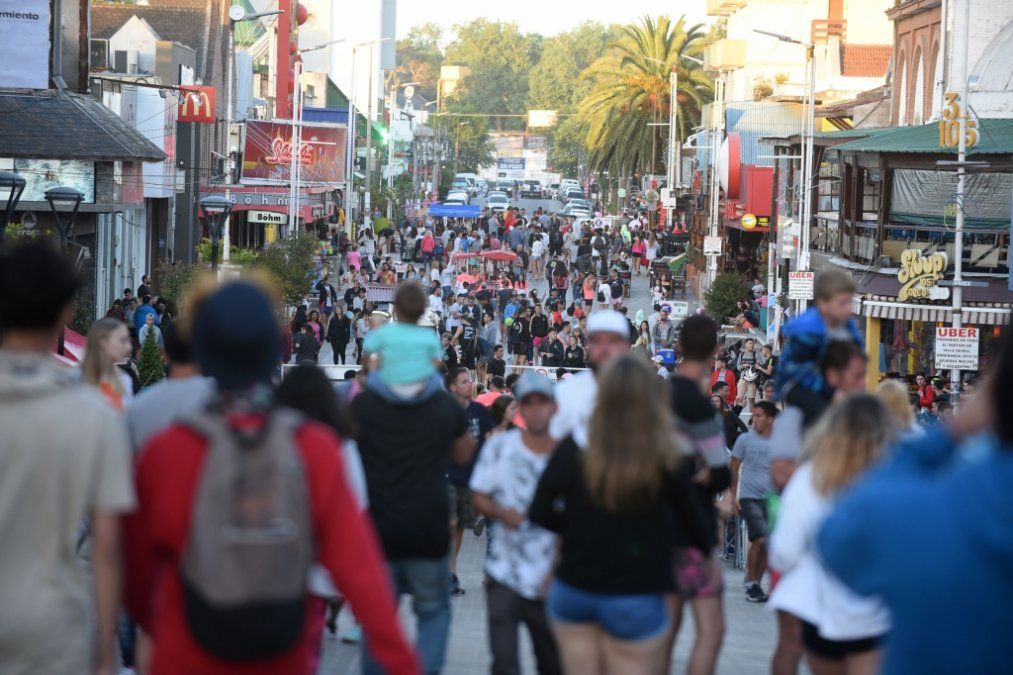La bella ciudad costera de Villa Gesell cuenta con grandes propuestas de actividades para hacer estas vacaciones de verano 2024. La bella ciudad costera de Villa Gesell cuenta con grandes propuestas de actividades para hacer estas vacaciones de verano 2024.