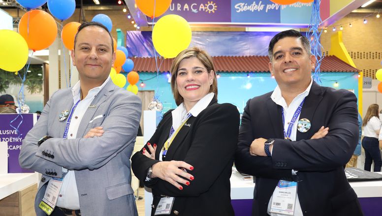 José Armando Rojas, representante de Ventas para Colombia, Ecuador y Venezuela; Arlenes García, directora de Ventas y Marketing para Latinoamérica; y Giancarlos Cuadros representante de Ventas para Perú de Sandals & Beaches Resorts.