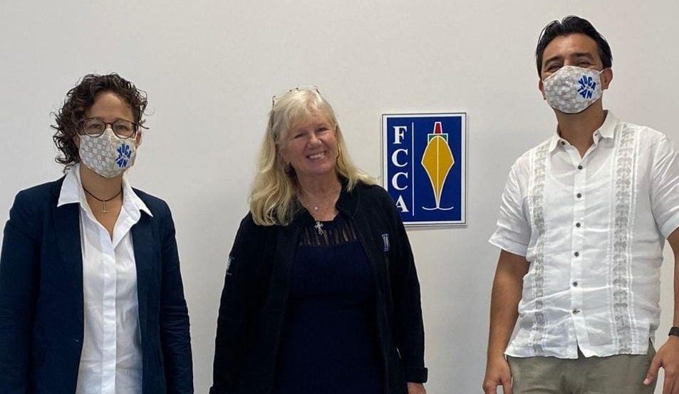 Michelle Fridman Hirsch, titular de Sefotur Yucatán; Michelle Paige, presidenta de FCCA; y Raúl Paz Noriega, secretario técnico de Sefotur; en la Cumbre PortMiami. &nbsp;