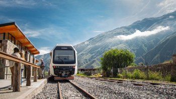 Estas vacaciones de invierno 2025 la experiencia Libre del Tren Solar de Jujuy tiene un costo de $ 50 mil. 