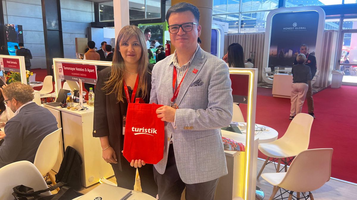 Turistik: Paulina Guzman, key account manager; Alexis Yánez, product manager.