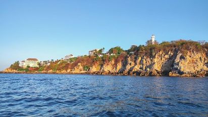 Puerto Escondido, en la costa del Pacífico mexicano, es el pueblo playero más animado del país, justo en el punto medio entre un paraíso bohemio para mochileros y un destino de clase mundial.