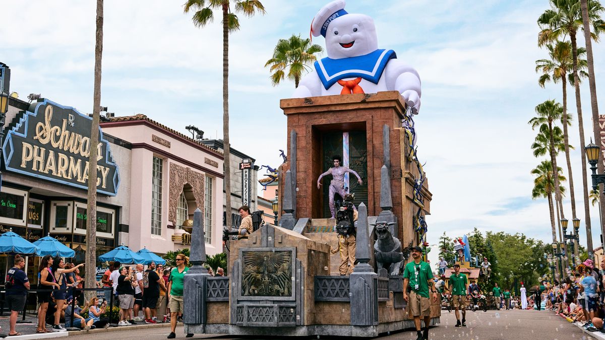 Universal Orlando Resort: la carroza de Ghostbusters destaca por su Stay Puft Marshmallow Man de 5 metros.