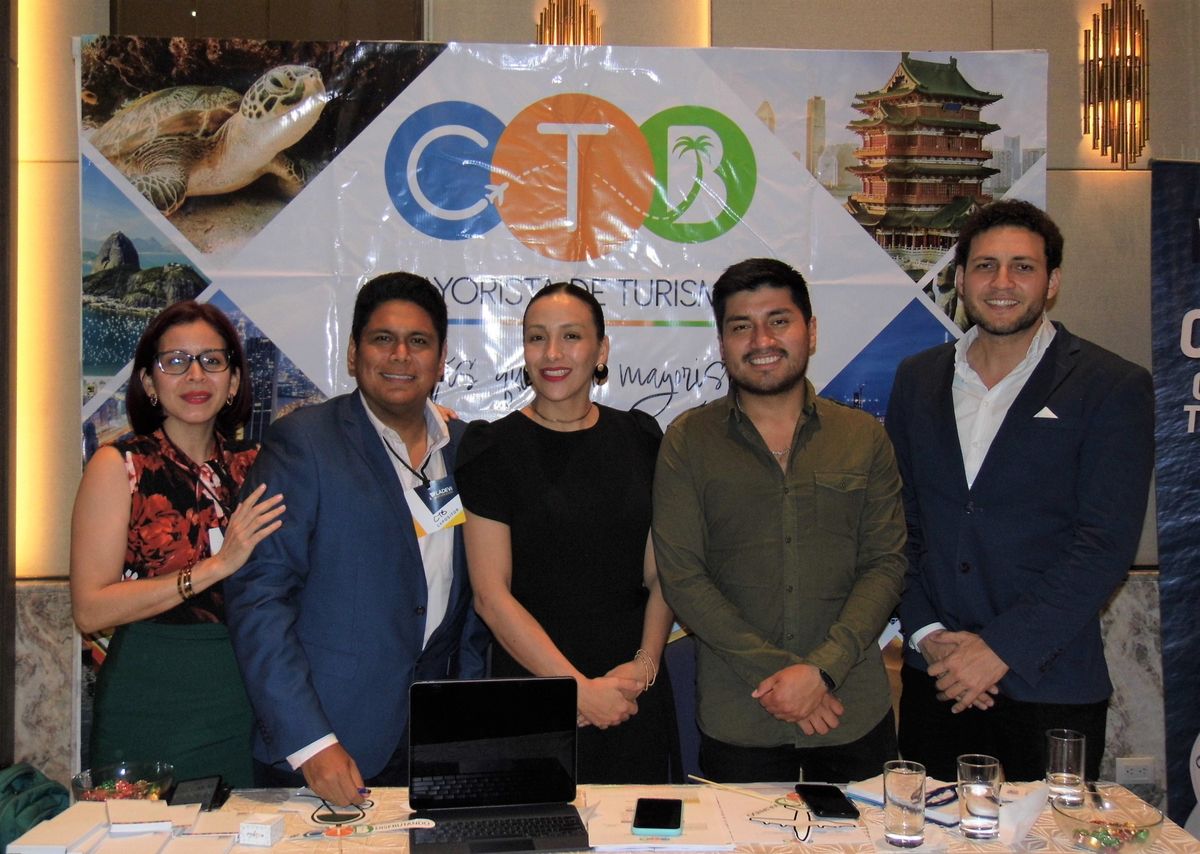 Miembros del staff de CTB Mayorista de Turismo