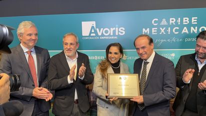 Juan Carlos Gonzalez (izq), director general de Avoris; la gobernadora, Mara Lezema; y el presidente de Ávoris, Vicente Fenollar.