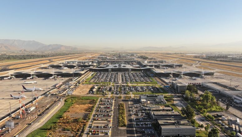 La actividad del Aeropuerto de Santiago genera cerca de 110 mil empleos.