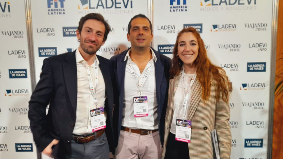 Luciano Tessarolo, Juan Pablo Boti y Sofía Tessarolo, de Carnival Tours.