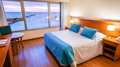 El Hotel Yene Hue de la cadena Tremun Hoteles ofrece un servicio de calidad con una espectacular ubicación en el centro de Puerto Madryn, en la Patagonia argentina.