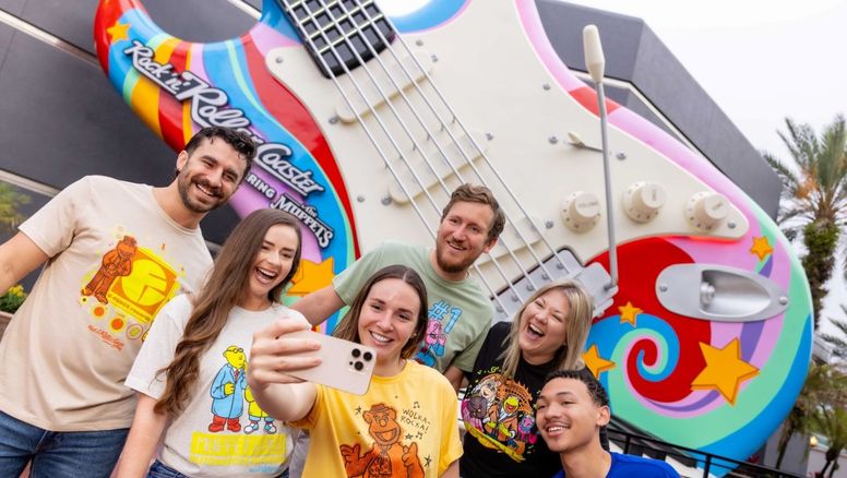 Tras la salida de Aerosmith, la icónica montaña rusa Rock n Roller Coaster pasó a mano de unos nuevos personajes.