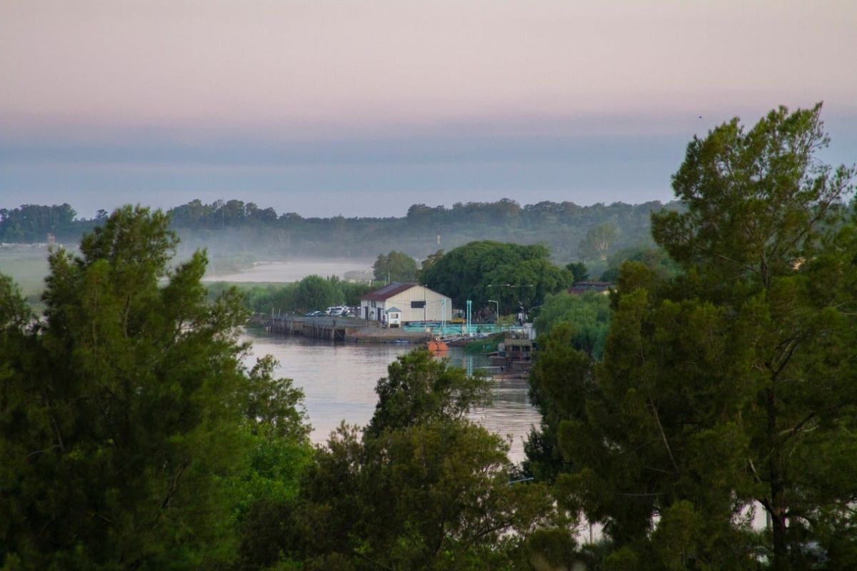 Otro destino interesante por su historia y ambientes naturales es Baradero, en la provincia de Buenos Aires.