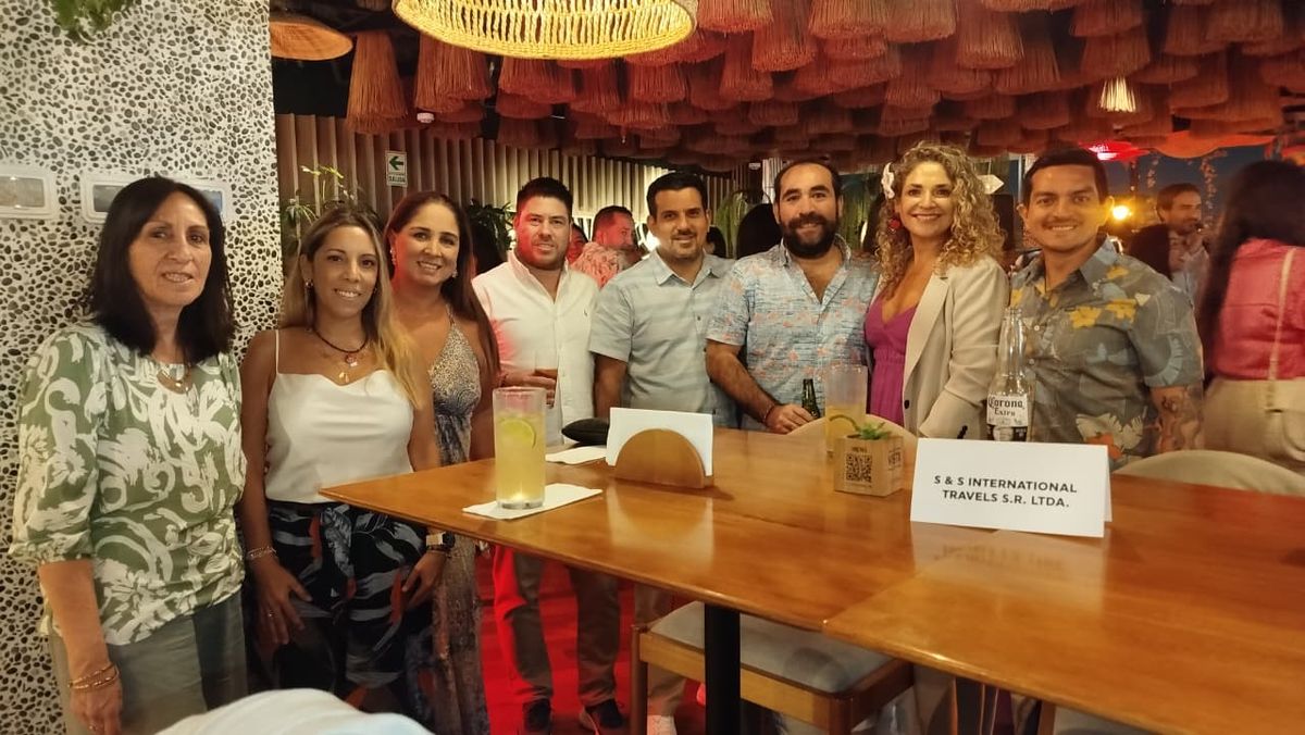 Pamela Covarrubias junto a las agencias de viajes. Pamela Covarrubias junto a las agencias de viajes.