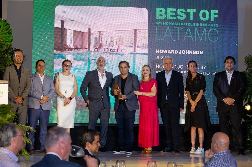 Pablo Albamonte recibió el premio “Best of 2022 LatamC Awards” para el Howard Johnson by Wyndham Escobar.&nbsp;