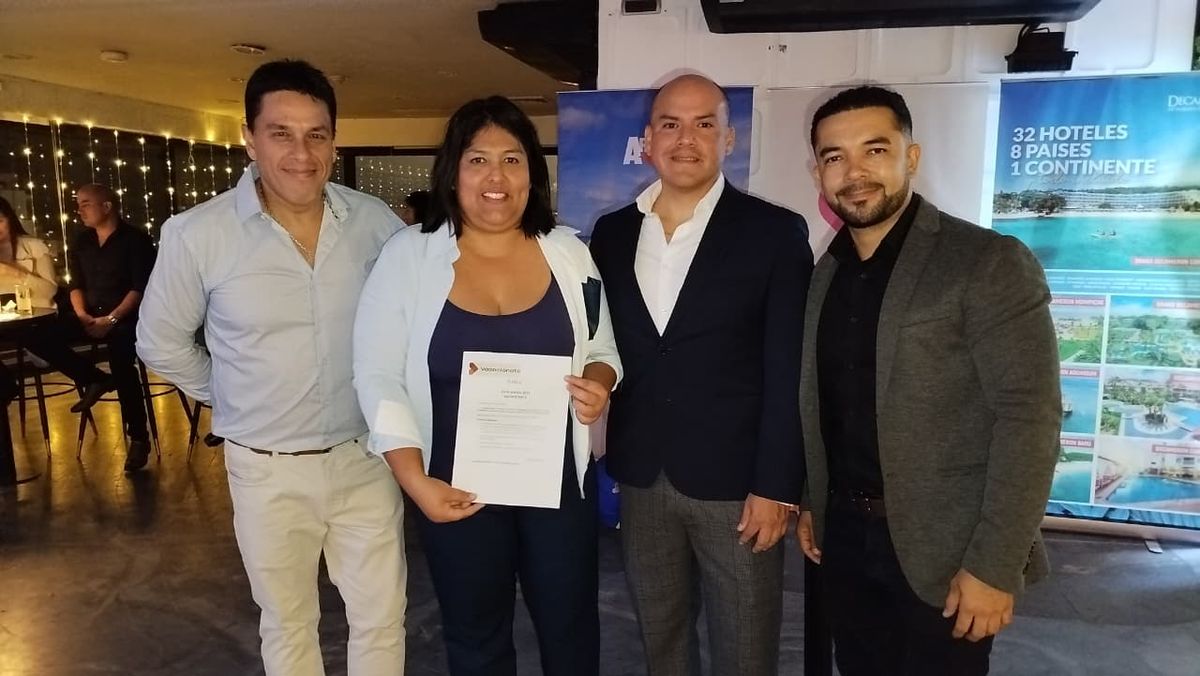 Agentes de viajes ganaron fabulosos premios en la celebraci&oacute;n de fin de a&ntilde;o de Vacacionate.
