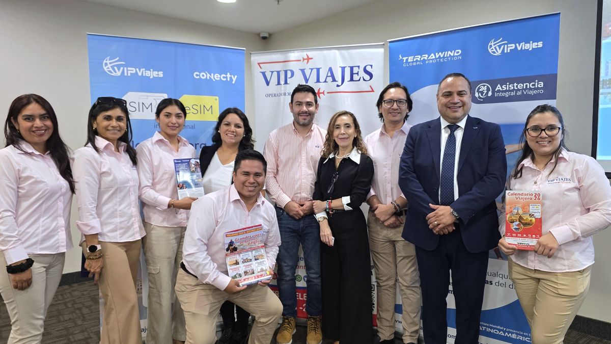 El equipo comercial de VIP Viajes, Mary Guizado, Sebasti&aacute;n Sep&uacute;lveda, Deysi Chirre y Mauricio Quintana.