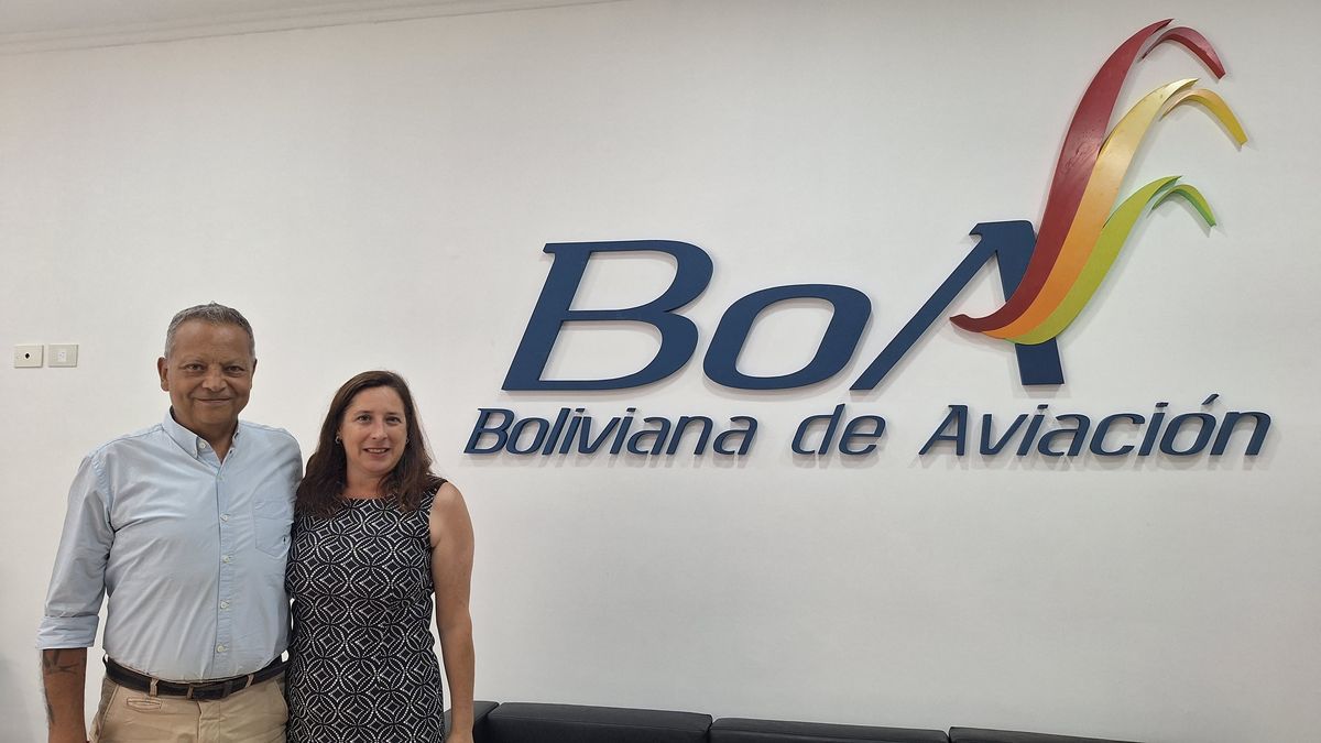 Ramón Urquizu Blades y Valeria Saporiti, directivos de Boliviana de Aviación en Argentina, en la nueva oficina de la aerolínea.
