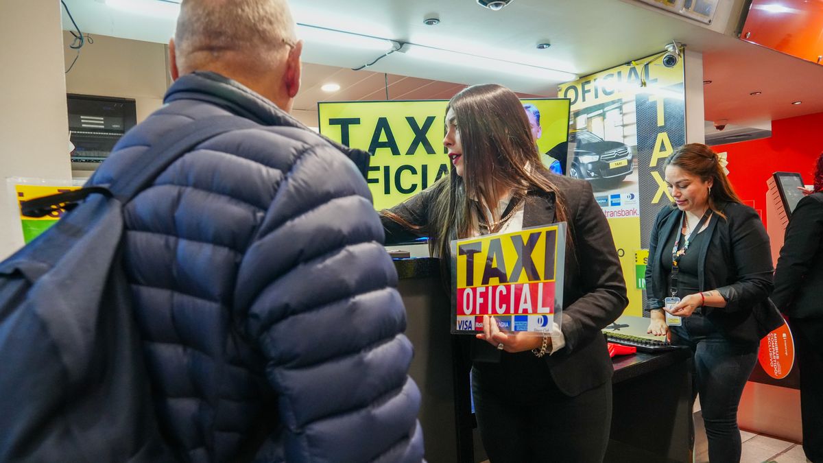 Aeropuerto de Santiago: Valor Operación Transporte (VOT) es parte de la estrategia que busca terminar con el transporte irregular de pasajeros.