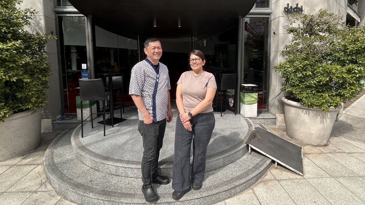 Roberto Nishida, itamae de Dashi, y Carina Ram&iacute;rez, chef ejecutiva.
