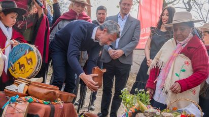Mario Peña celebrando el mes de la Pachamama y de la Copla en Salta.