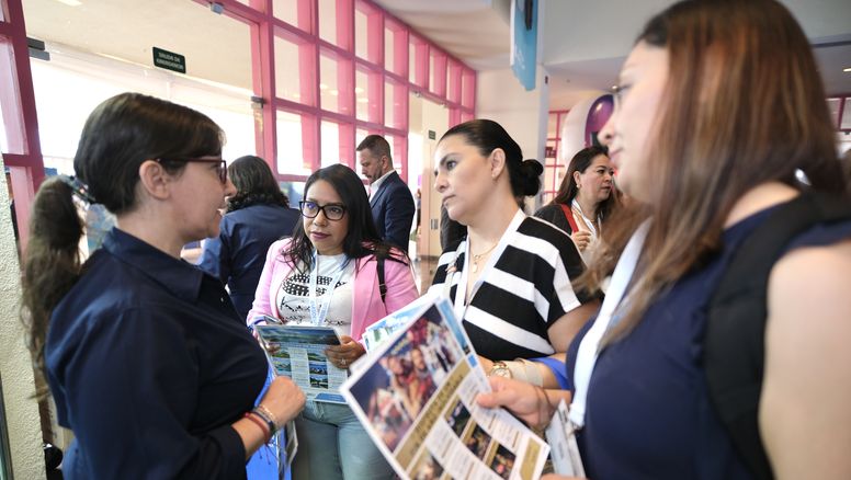 Agentes de viajes en EPTUR 2024 otoño-invierno, edición récrod que reunió a más de 2.000 visitantes con más de 100 expositores.