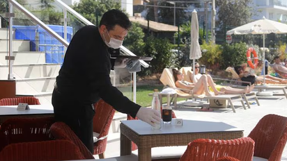 Camarero en un hotel de Mallorca