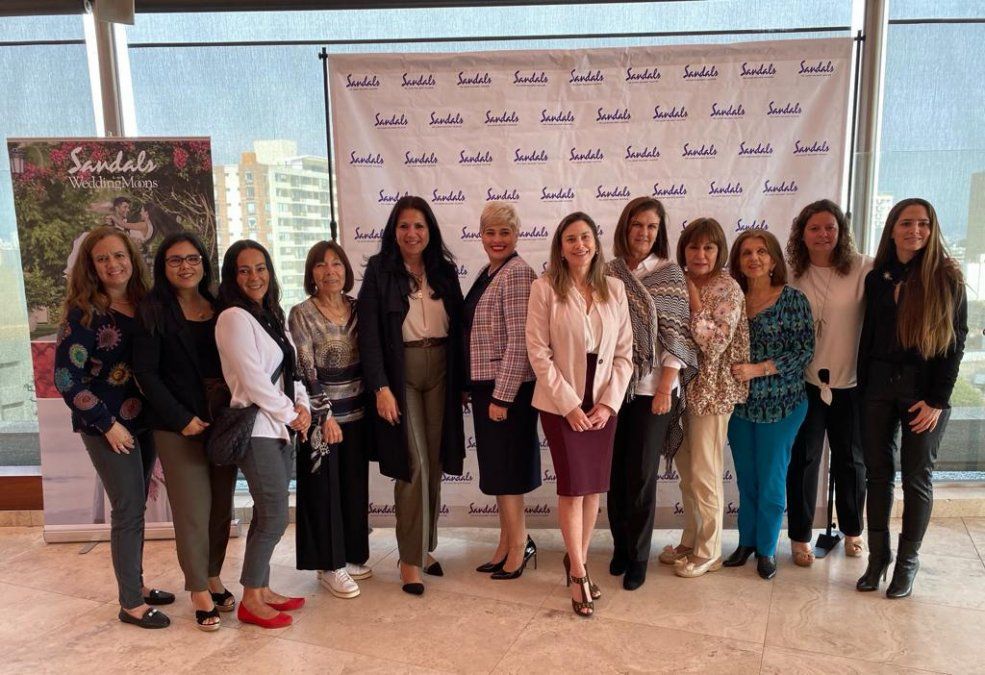 Agentes de viajes peruanos durante el evento de Sandals por su 40° aniversario.