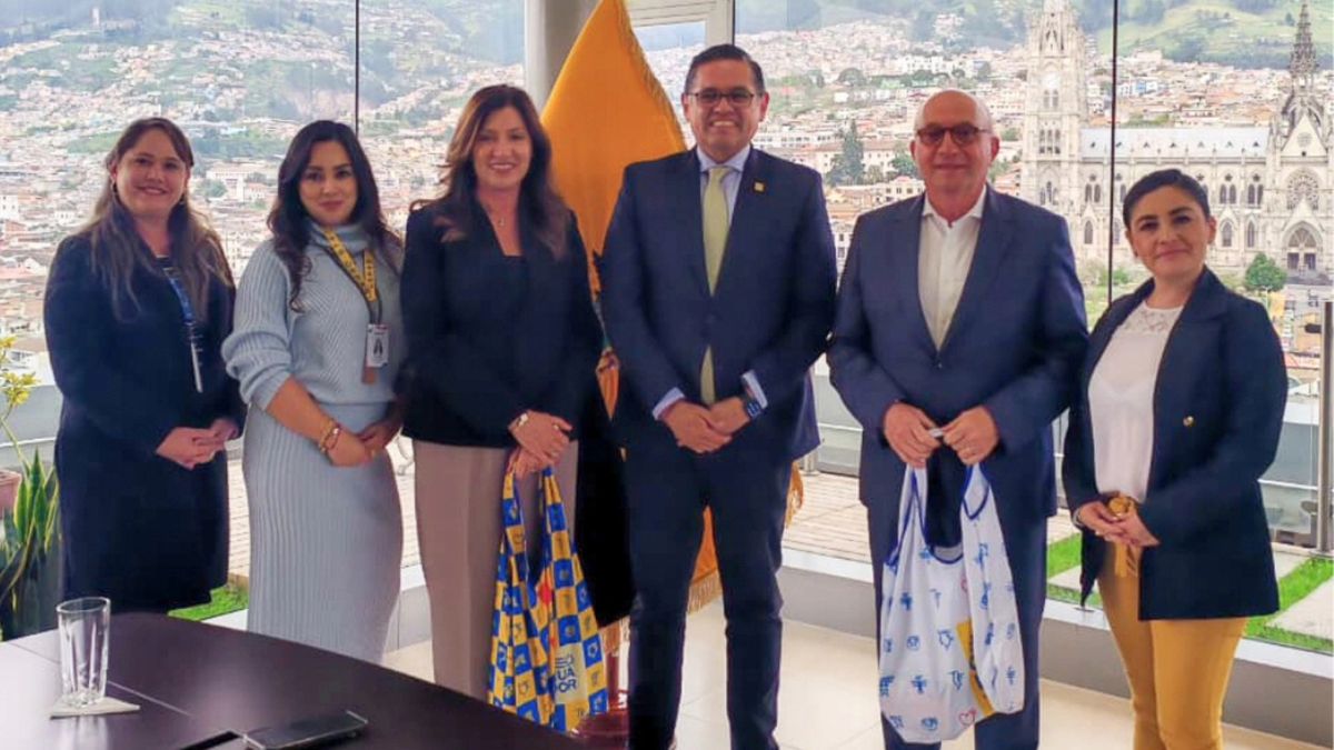 Evalúan organizar importante evento de turismo MICE en Quito.