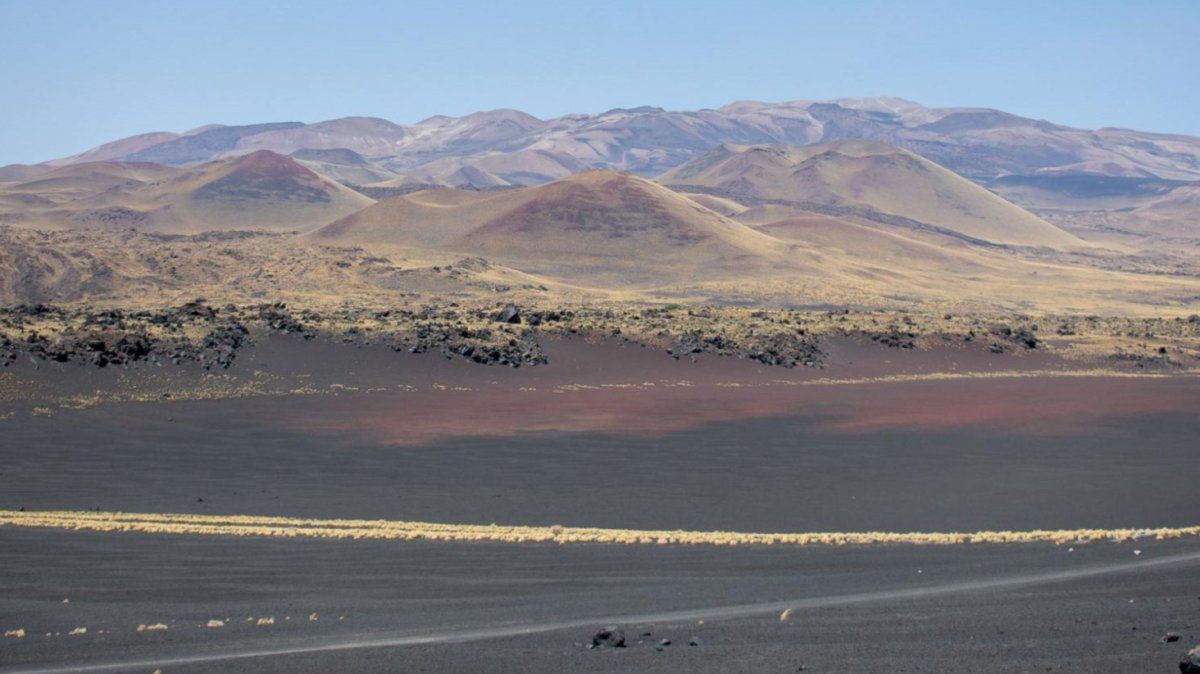 El desierto negro de Mendoza es un joya natural única en Argentina.